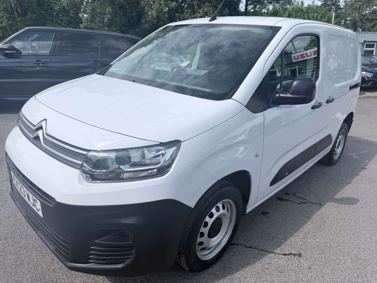 A 2023 CITROEN BERLINGO White 1.5 BlueHDi Enterprise Edition M van, 46,900 miles, Euro 6, 8in Touch A 2023 CITROEN BERLINGO White 1.5 BlueHDi Enterprise Edition M van, 46,900 miles, Euro 6, 8in Touch