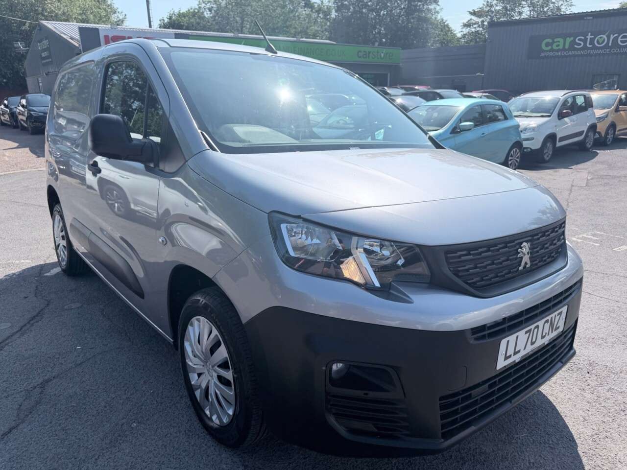 A 2021 PEUGEOT PARTNER Grey 1.5 BlueHDi Professional van, 20,400 miles, Euro 6, 5-Speed manual, 8i A 2021 PEUGEOT PARTNER Grey 1.5 BlueHDi Professional van, 20,400 miles, Euro 6, 5-Speed manual, 8i