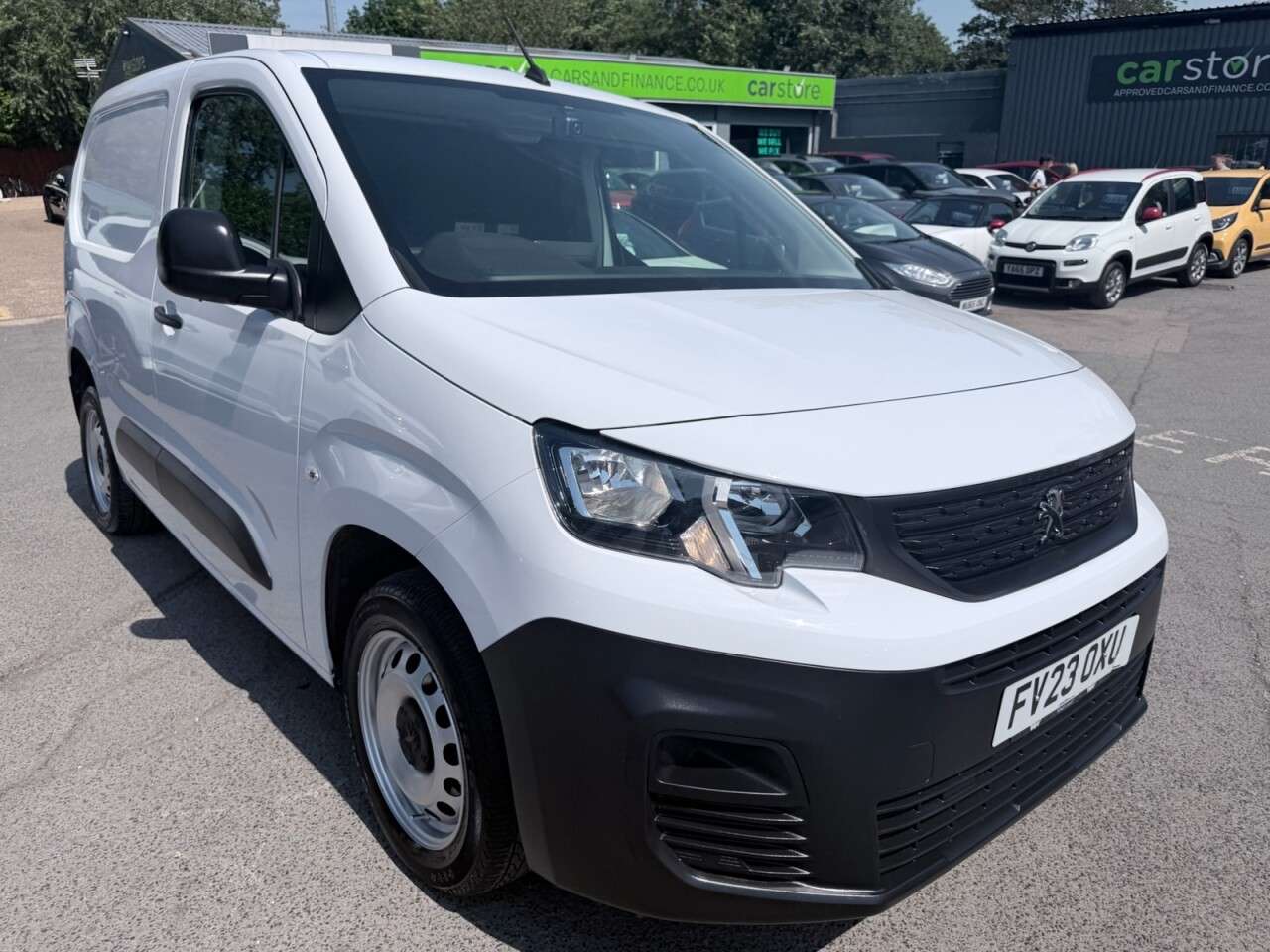 A 2023 PEUGEOT PARTNER White 1.5 BlueHDi Professional Premium+ van, 29,800 miles, Euro 6, CarPlay/ A 2023 PEUGEOT PARTNER White 1.5 BlueHDi Professional Premium+ van, 29,800 miles, Euro 6, CarPlay/