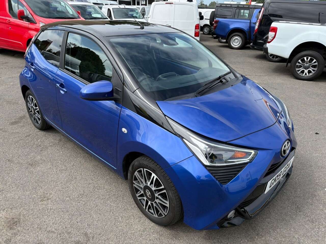 A 2019 TOYOTA AYGO Metallic blue 1.0 VVT-i x-clusiv, Full Main dealer history, Euro 6, Rear ca A 2019 TOYOTA AYGO Metallic blue 1.0 VVT-i x-clusiv, Full Main dealer history, Euro 6, Rear ca