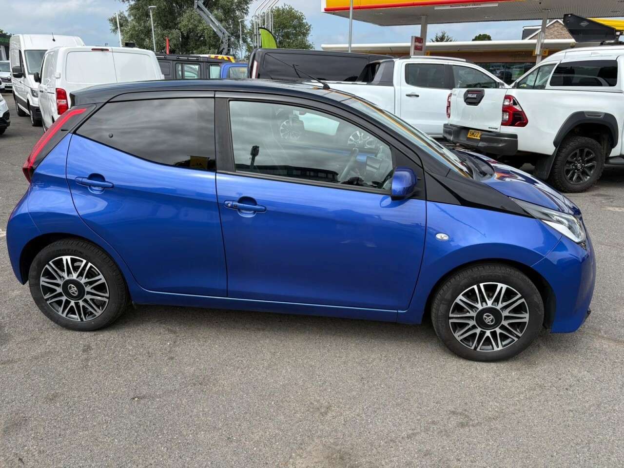 A 2019 TOYOTA AYGO Metallic blue 1.0 VVT-i x-clusiv, Full Main dealer history, Euro 6, Rear ca A 2019 TOYOTA AYGO Metallic blue 1.0 VVT-i x-clusiv, Full Main dealer history, Euro 6, Rear ca