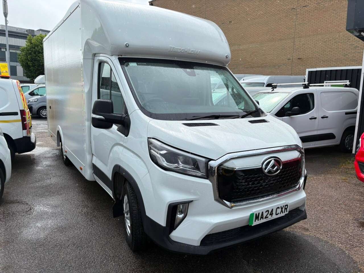 A 2024 MAXUS EDELIVER 9 White 65kWh electric Luton van, 17,060 miles, Automatic, 10in Touchscreen, A 2024 MAXUS EDELIVER 9 White 65kWh electric Luton van, 17,060 miles, Automatic, 10in Touchscreen,