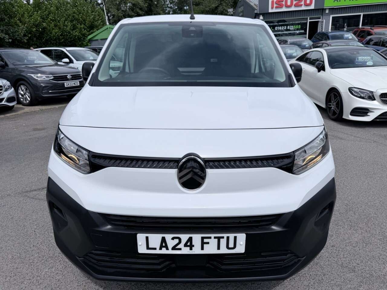 A 2024 CITROEN BERLINGO White 1.5 BlueHDi Enterprise M van, 13,400 miles, Euro 6, 6-speed manual, A A 2024 CITROEN BERLINGO White 1.5 BlueHDi Enterprise M van, 13,400 miles, Euro 6, 6-speed manual, A