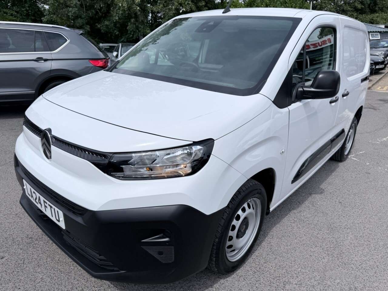 A 2024 CITROEN BERLINGO White 1.5 BlueHDi Enterprise M van, 13,400 miles, Euro 6, 6-speed manual, A A 2024 CITROEN BERLINGO White 1.5 BlueHDi Enterprise M van, 13,400 miles, Euro 6, 6-speed manual, A
