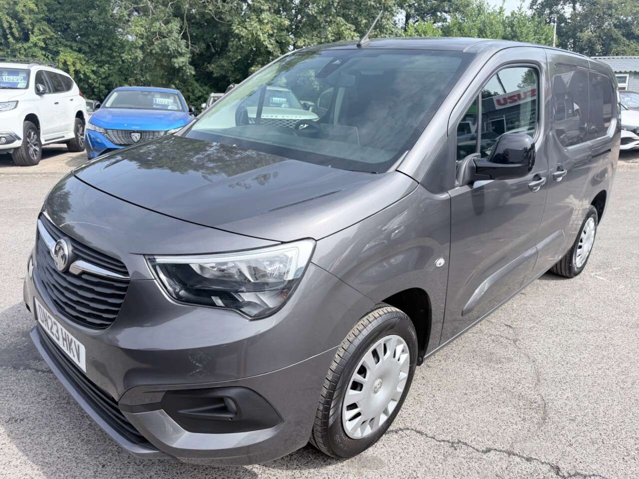 A 2023 VAUXHALL COMBO Grey 1.5 Turbo D 2300 Pro L2 van, 31,000 miles, Euro 6, 6-Speed manual, Sat A 2023 VAUXHALL COMBO Grey 1.5 Turbo D 2300 Pro L2 van, 31,000 miles, Euro 6, 6-Speed manual, Sat