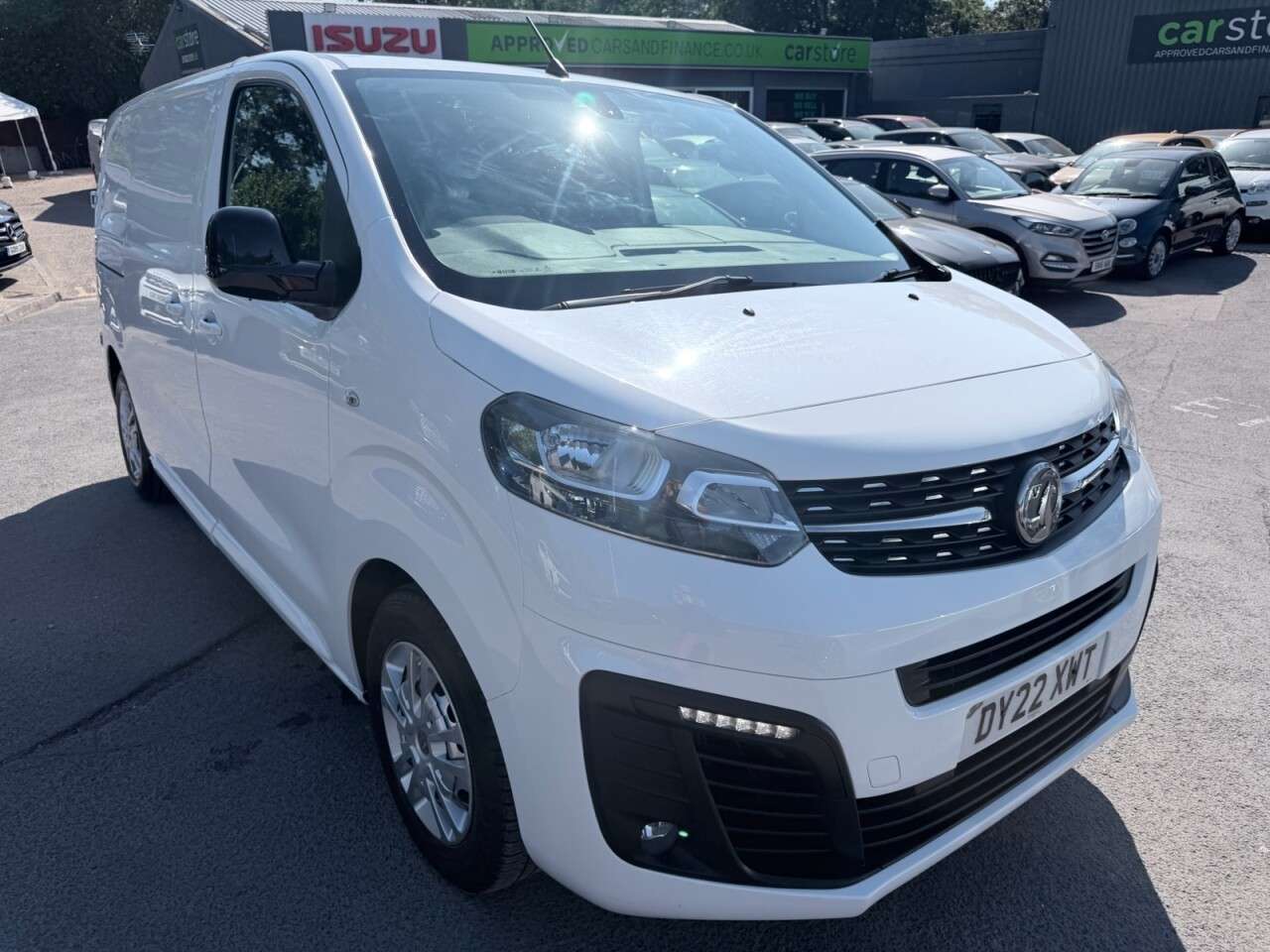 A 2022 VAUXHALL VIVARO White 1.5 Turbo D 2700 Sportive van, 30,000 miles, Euro 6, 6-Speed manual, A 2022 VAUXHALL VIVARO White 1.5 Turbo D 2700 Sportive van, 30,000 miles, Euro 6, 6-Speed manual,