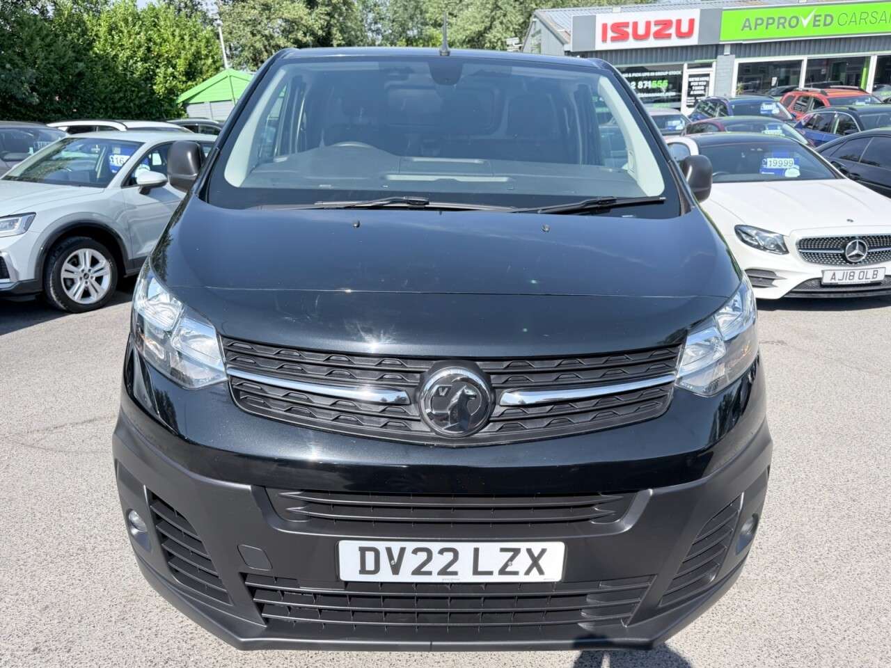 A 2022 VAUXHALL VIVARO Black 1.5 Turbo D 2900 Dynamic van, 29,000 miles, Euro 6, 6-Speed manual, C A 2022 VAUXHALL VIVARO Black 1.5 Turbo D 2900 Dynamic van, 29,000 miles, Euro 6, 6-Speed manual, C