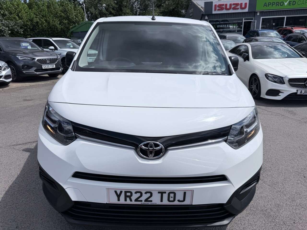 A 2022 TOYOTA PROACE CITY White 1.5 BlueHDi Active van, 33,000 miles, Euro 6, 6-Speed manual, Air Con A 2022 TOYOTA PROACE CITY White 1.5 BlueHDi Active van, 33,000 miles, Euro 6, 6-Speed manual, Air Con