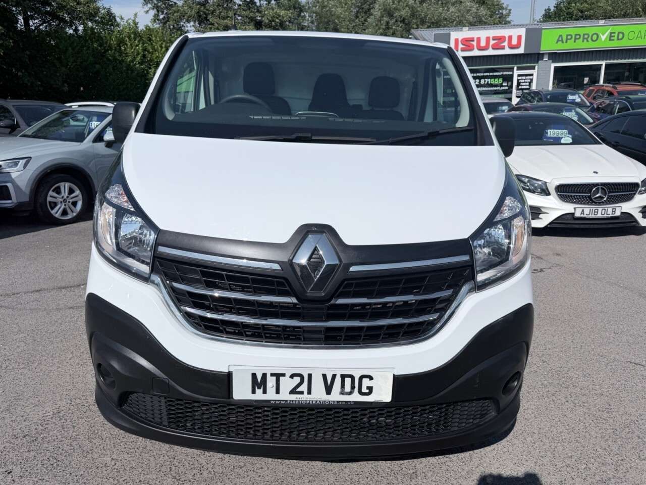 A 2021 RENAULT TRAFIC White 2.0 dCi ENERGY 30 Business+ van, 50,000 miles, Euro 6, Air Conditioni A 2021 RENAULT TRAFIC White 2.0 dCi ENERGY 30 Business+ van, 50,000 miles, Euro 6, Air Conditioni