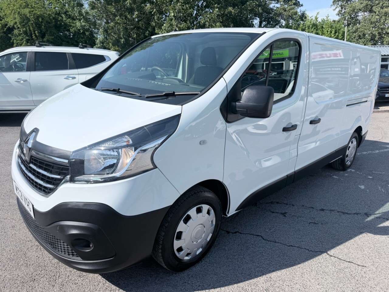A 2021 RENAULT TRAFIC White 2.0 dCi ENERGY 30 Business+ van, 50,000 miles, Euro 6, Air Conditioni A 2021 RENAULT TRAFIC White 2.0 dCi ENERGY 30 Business+ van, 50,000 miles, Euro 6, Air Conditioni