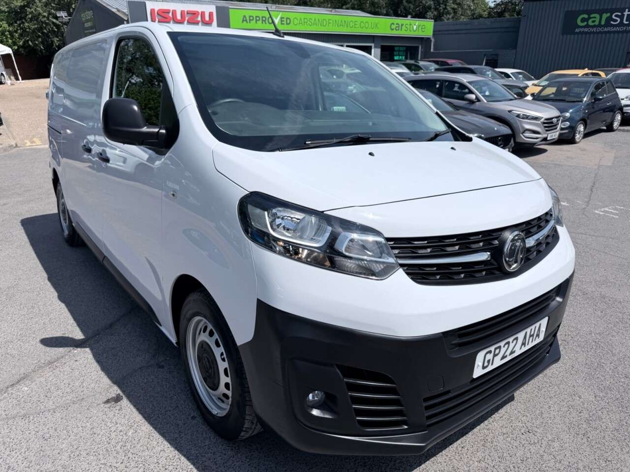 A 2022 VAUXHALL VIVARO White 1.5 Turbo D 2900 Dynamic van, 24,000 miles, Euro 6, 6-speed manual, C A 2022 VAUXHALL VIVARO White 1.5 Turbo D 2900 Dynamic van, 24,000 miles, Euro 6, 6-speed manual, C