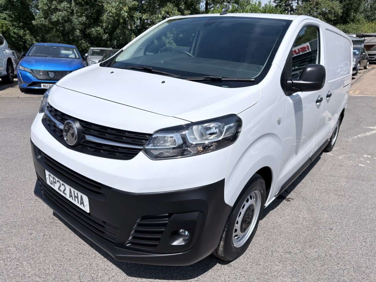 A 2022 VAUXHALL VIVARO White 1.5 Turbo D 2900 Dynamic van, 24,000 miles, Euro 6, 6-speed manual, C A 2022 VAUXHALL VIVARO White 1.5 Turbo D 2900 Dynamic van, 24,000 miles, Euro 6, 6-speed manual, C