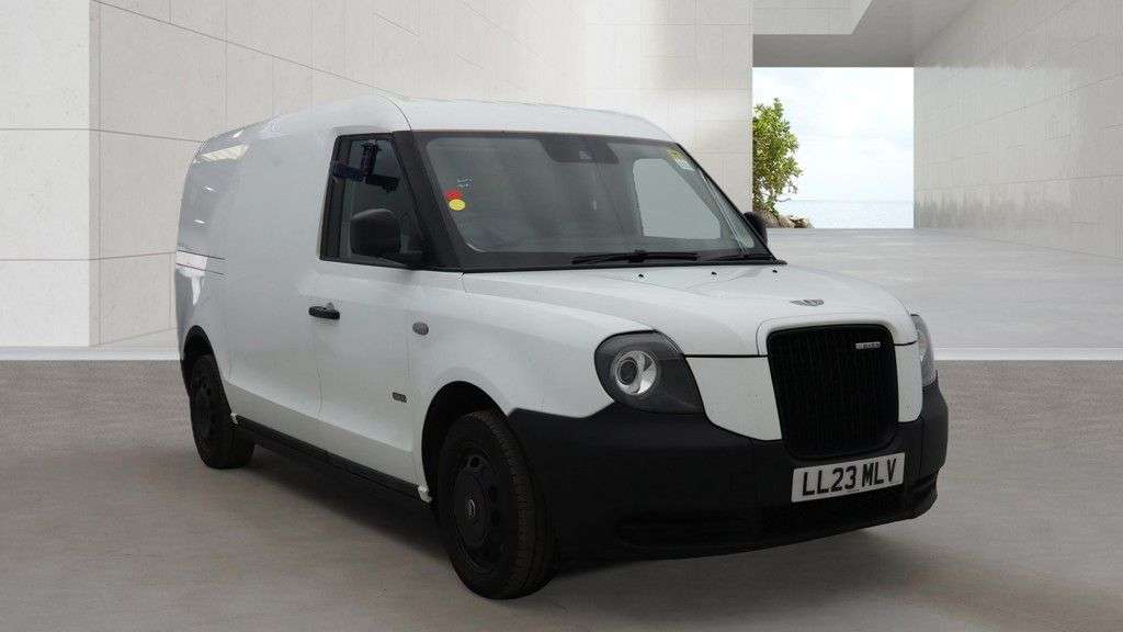 A 2023 LEVC VN5 White 31kWh City plug-in hybrid van, 44,850 miles, Automatic, Sat nav, Touc A 2023 LEVC VN5 White 31kWh City plug-in hybrid van, 44,850 miles, Automatic, Sat nav, Touc