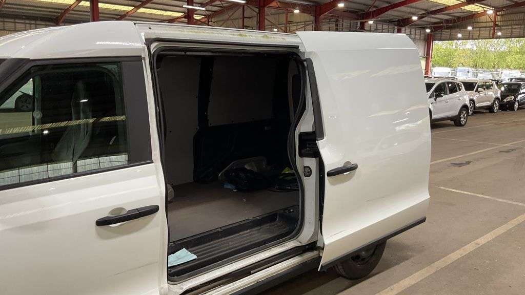 2023 LEVC VN5 2023 LEVC VN5