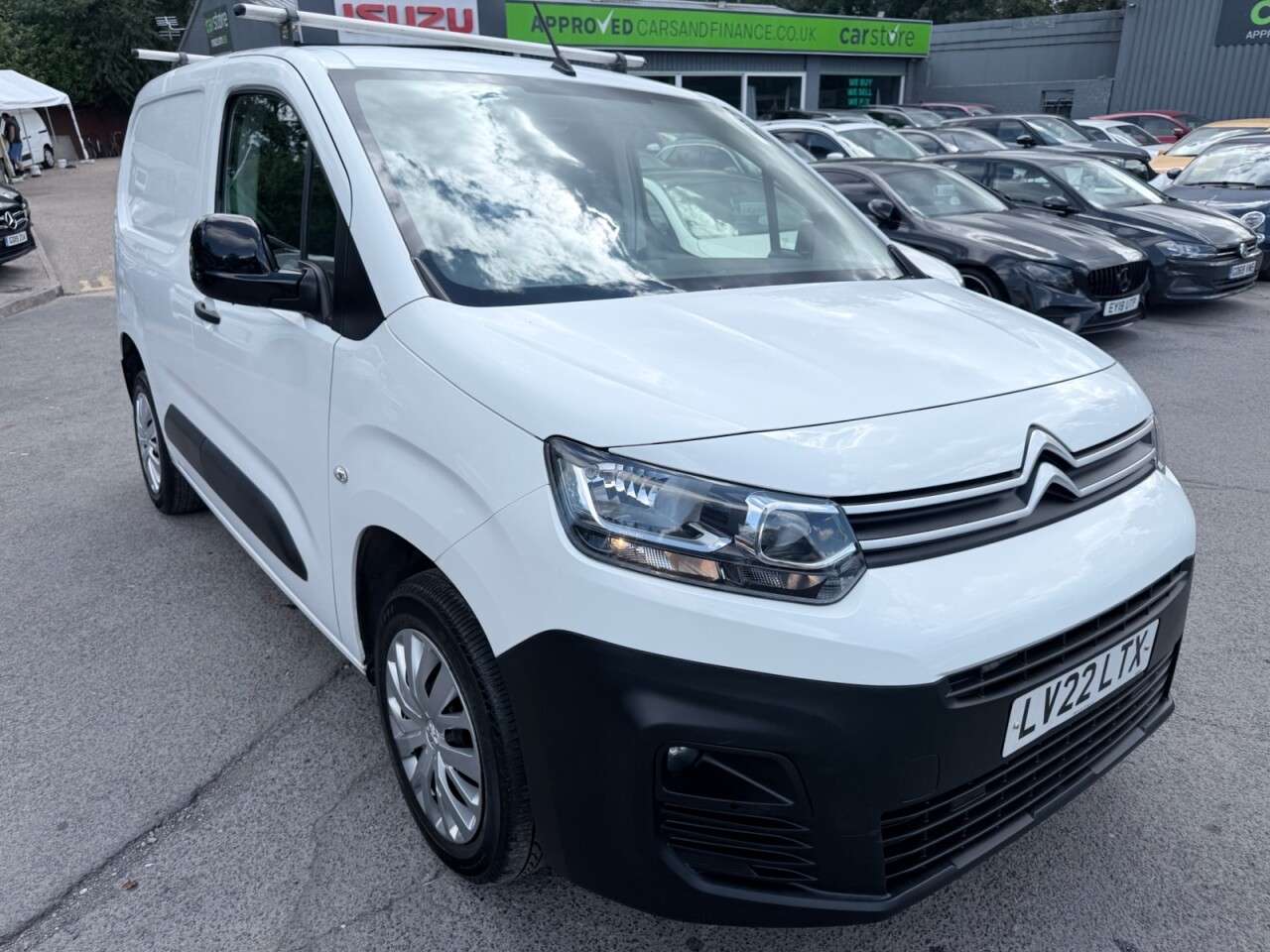 A 2022 CITROEN BERLINGO White 1.5 BlueHDi Enterprise M Pro van, 72,100 miles, Euro 6, 6-Speed manua A 2022 CITROEN BERLINGO White 1.5 BlueHDi Enterprise M Pro van, 72,100 miles, Euro 6, 6-Speed manua