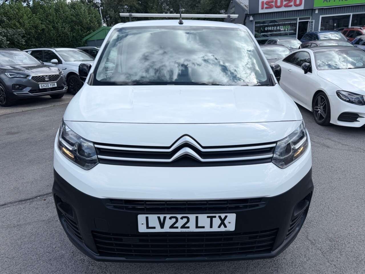 A 2022 CITROEN BERLINGO White 1.5 BlueHDi Enterprise M Pro van, 72,100 miles, Euro 6, 6-Speed manua A 2022 CITROEN BERLINGO White 1.5 BlueHDi Enterprise M Pro van, 72,100 miles, Euro 6, 6-Speed manua