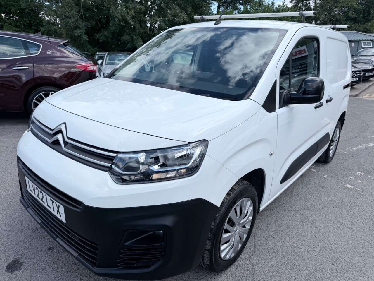 A 2022 CITROEN BERLINGO White 1.5 BlueHDi Enterprise M Pro van, 72,100 miles, Euro 6, 6-Speed manua A 2022 CITROEN BERLINGO White 1.5 BlueHDi Enterprise M Pro van, 72,100 miles, Euro 6, 6-Speed manua