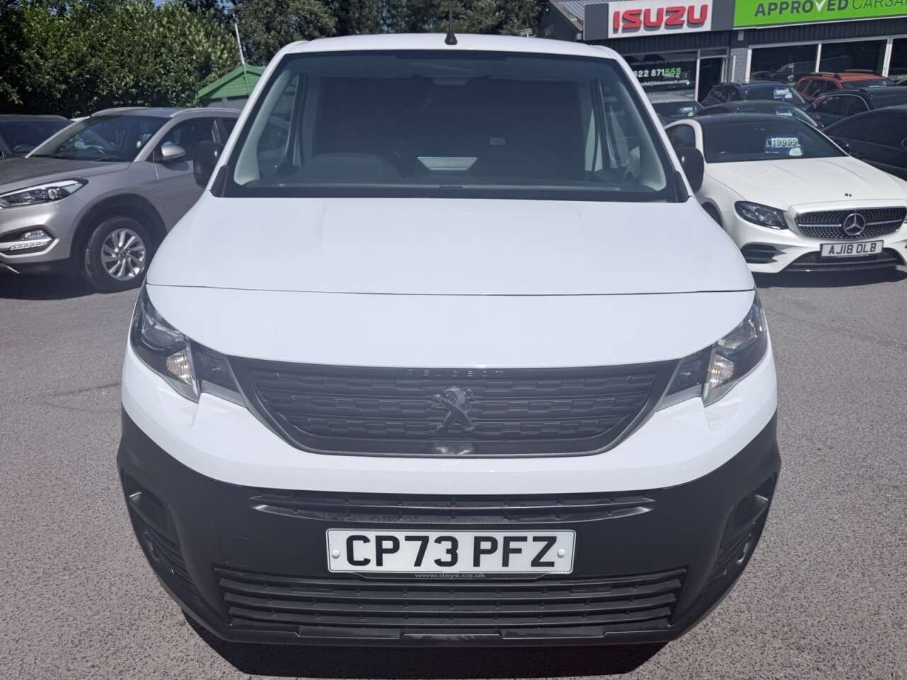 A 2024 PEUGEOT PARTNER White 1.5 BlueHDi Professional Premium+ van, 20,000 miles, Euro 6, 6-speed A 2024 PEUGEOT PARTNER White 1.5 BlueHDi Professional Premium+ van, 20,000 miles, Euro 6, 6-speed