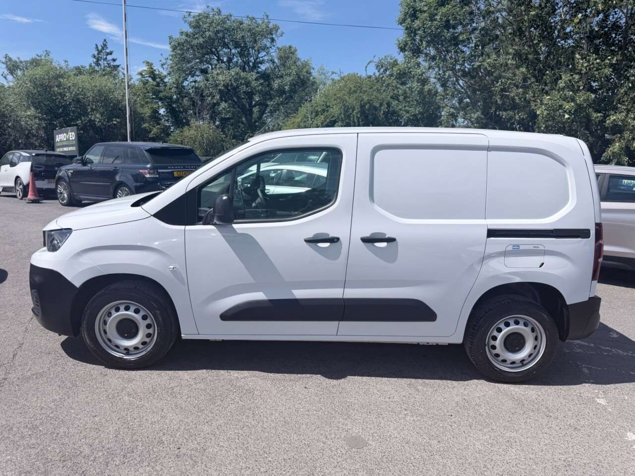 A 2024 PEUGEOT PARTNER White 1.5 BlueHDi Professional Premium+ van, 20,000 miles, Euro 6, 6-speed A 2024 PEUGEOT PARTNER White 1.5 BlueHDi Professional Premium+ van, 20,000 miles, Euro 6, 6-speed