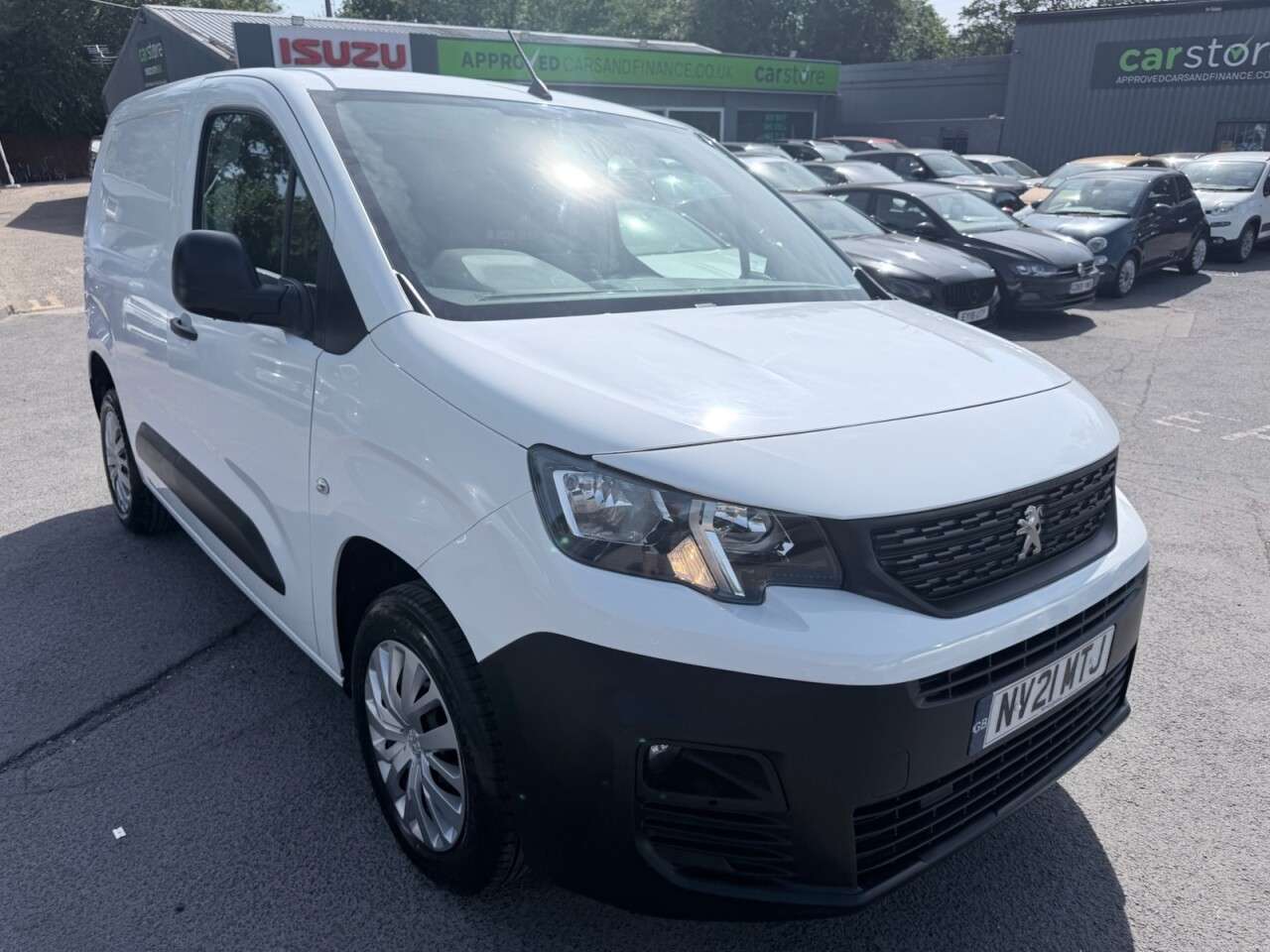 A 2021 PEUGEOT PARTNER White 1.5 BlueHDi Professional van, 18,000 miles, Euro 6, 5-Speed manual, 8 A 2021 PEUGEOT PARTNER White 1.5 BlueHDi Professional van, 18,000 miles, Euro 6, 5-Speed manual, 8