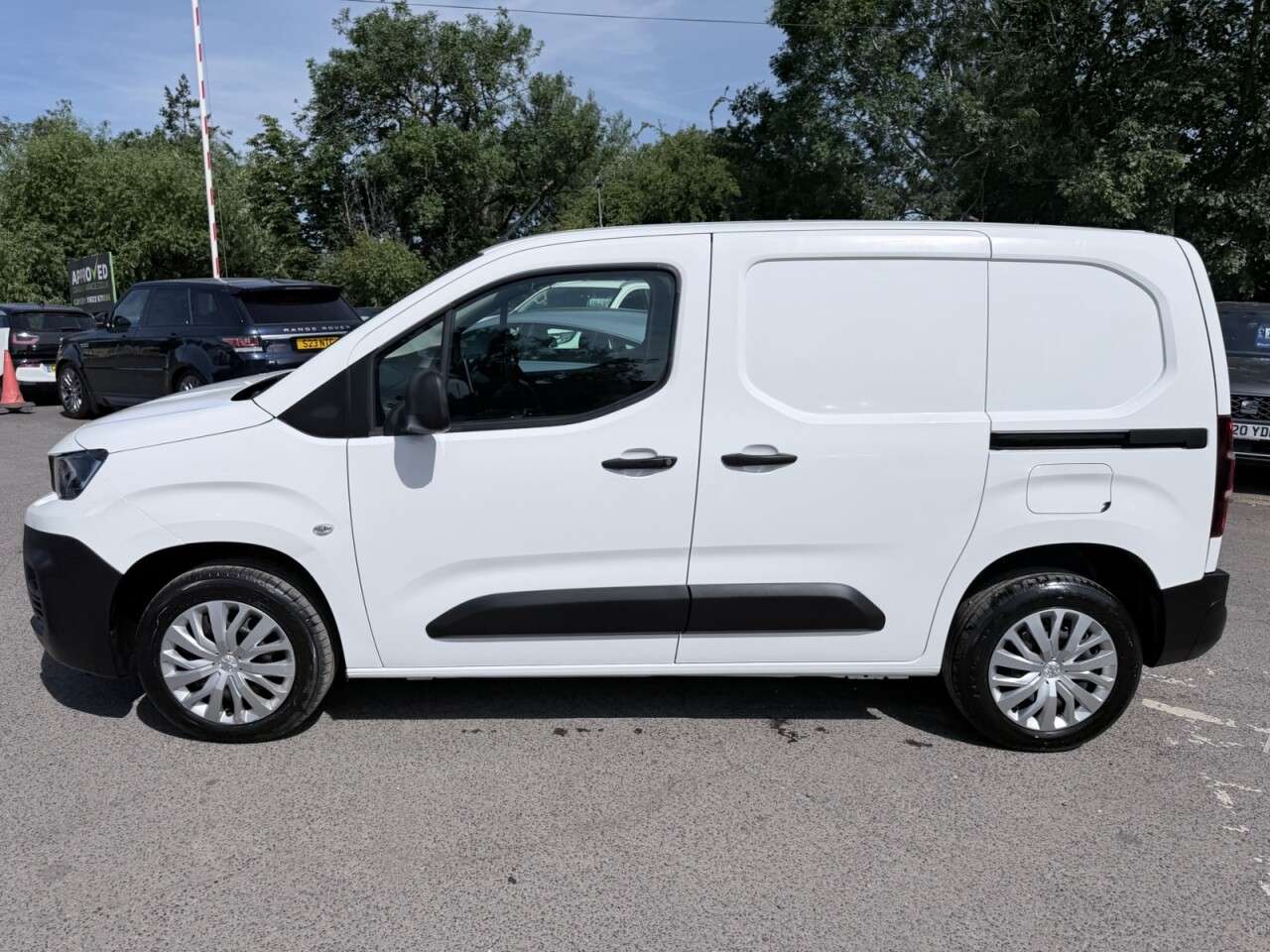 A 2021 PEUGEOT PARTNER White 1.5 BlueHDi Professional van, 18,000 miles, Euro 6, 5-Speed manual, 8 A 2021 PEUGEOT PARTNER White 1.5 BlueHDi Professional van, 18,000 miles, Euro 6, 5-Speed manual, 8
