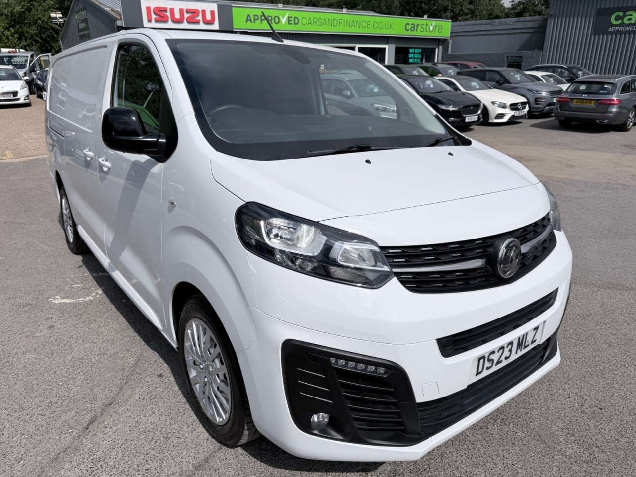 A 2023 VAUXHALL VIVARO White 1.5 Turbo D 2900 Pro L2 van, 48,700 miles, Euro 6, 6-Speed manual, Sa A 2023 VAUXHALL VIVARO White 1.5 Turbo D 2900 Pro L2 van, 48,700 miles, Euro 6, 6-Speed manual, Sa