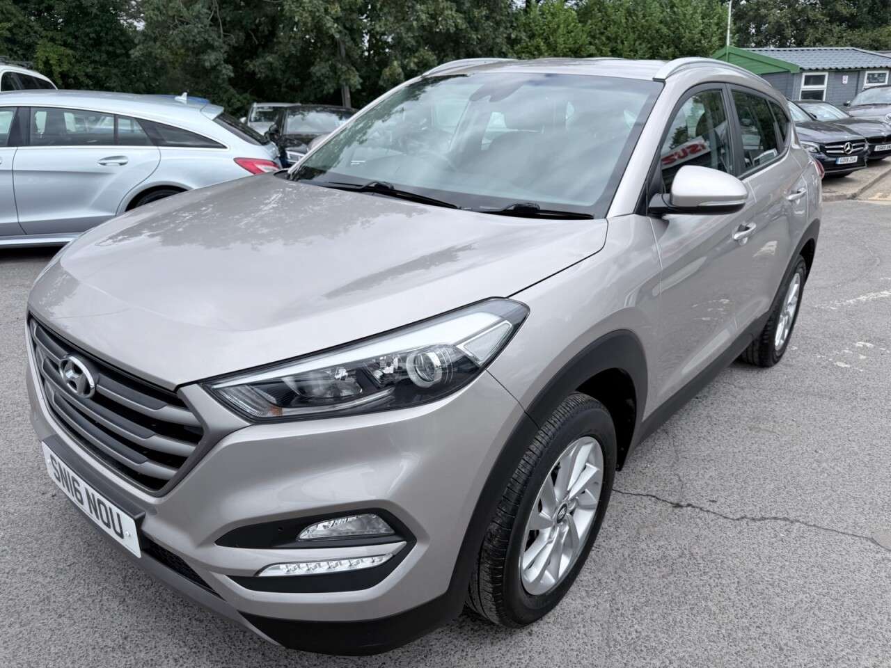 A 2016 HYUNDAI TUCSON Beige 1.7 CRDi Blue Drive SE Nav SUV, 66,000 miles, Euro 6, 6-Speed manual, A 2016 HYUNDAI TUCSON Beige 1.7 CRDi Blue Drive SE Nav SUV, 66,000 miles, Euro 6, 6-Speed manual,