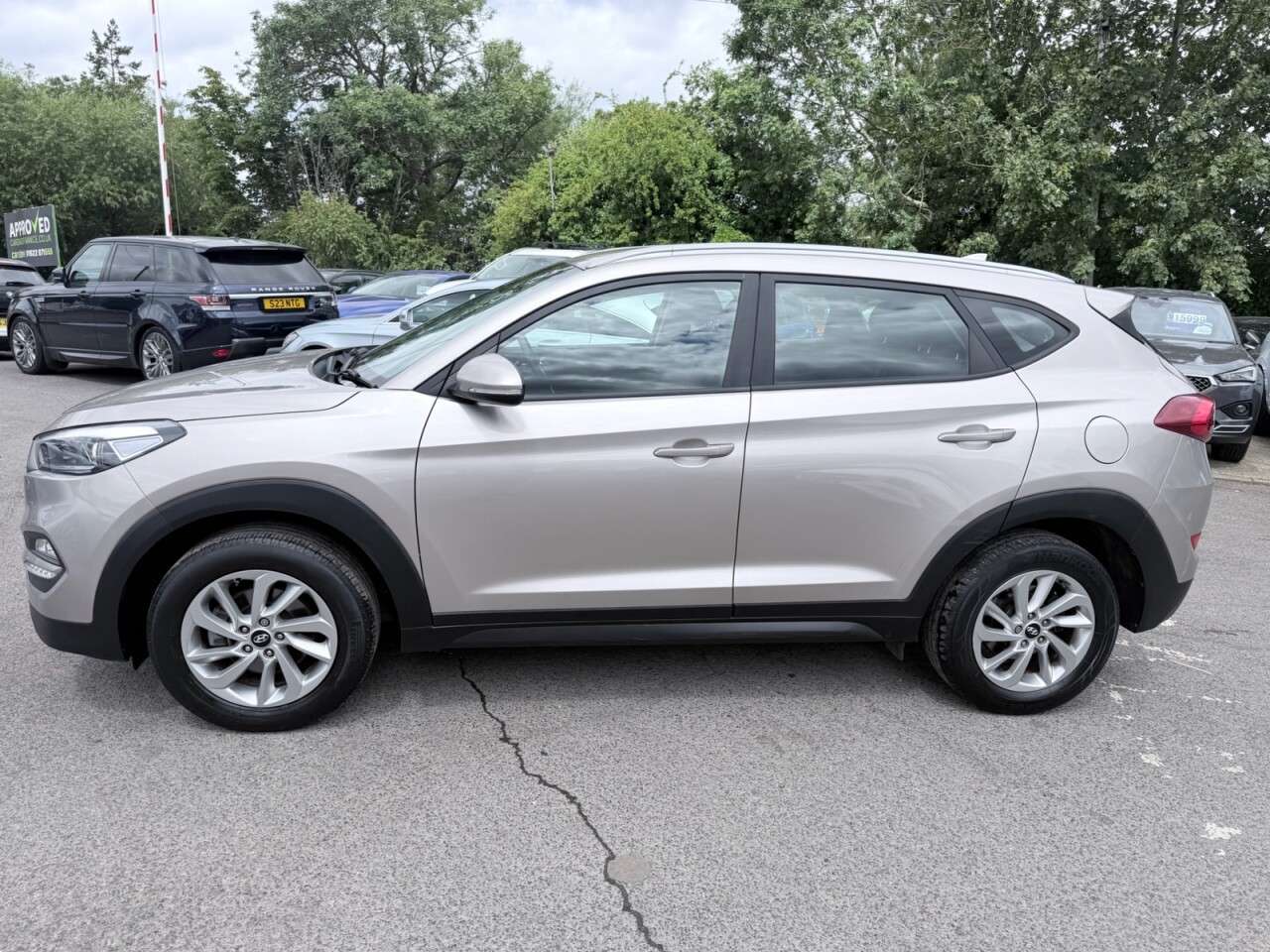 A 2016 HYUNDAI TUCSON Beige 1.7 CRDi Blue Drive SE Nav SUV, 66,000 miles, Euro 6, 6-Speed manual, A 2016 HYUNDAI TUCSON Beige 1.7 CRDi Blue Drive SE Nav SUV, 66,000 miles, Euro 6, 6-Speed manual,