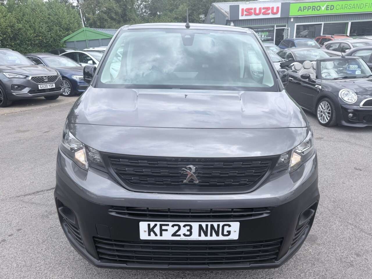 A 2023 PEUGEOT PARTNER Grey 1.5 BlueHDi Asphalt Premium+ van, 52,300 miles, Euro 6, 8in Touchscree A 2023 PEUGEOT PARTNER Grey 1.5 BlueHDi Asphalt Premium+ van, 52,300 miles, Euro 6, 8in Touchscree
