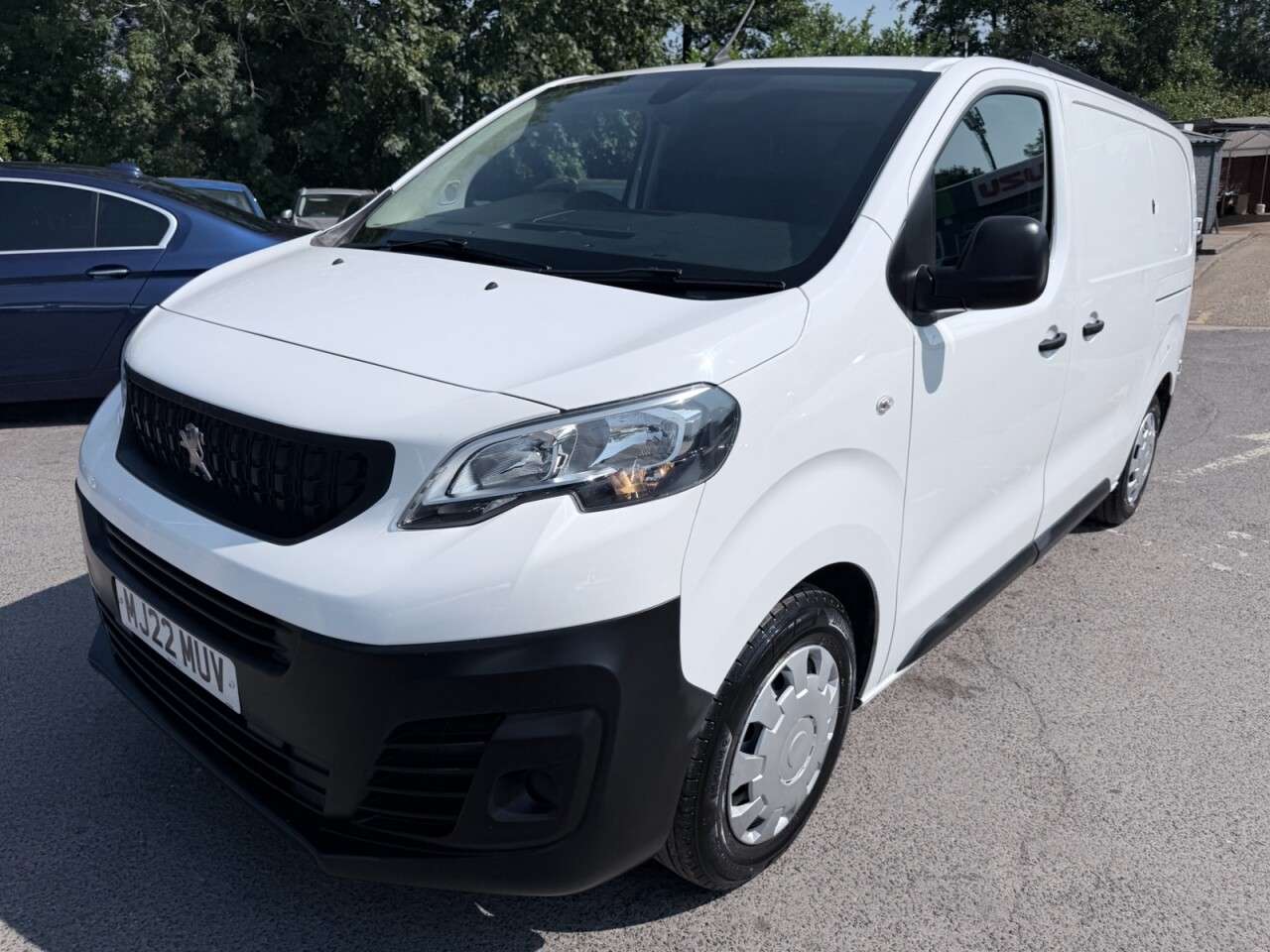A 2022 PEUGEOT EXPERT White 1.5 BlueHDi Professional Premium MWB van, 55,000 miles, Euro 6, 7in T A 2022 PEUGEOT EXPERT White 1.5 BlueHDi Professional Premium MWB van, 55,000 miles, Euro 6, 7in T