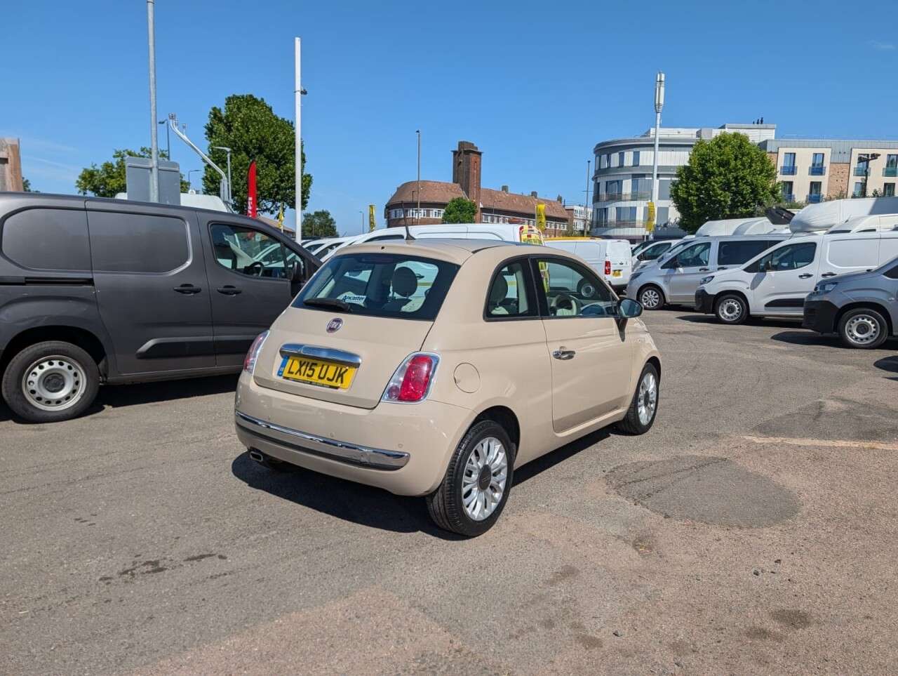 A 2015 FIAT 500 Brown 1.2 Lounge hatchback, 41,815 miles, Euro 6, ULEZ compliant, 5-Speed m A 2015 FIAT 500 Brown 1.2 Lounge hatchback, 41,815 miles, Euro 6, ULEZ compliant, 5-Speed m