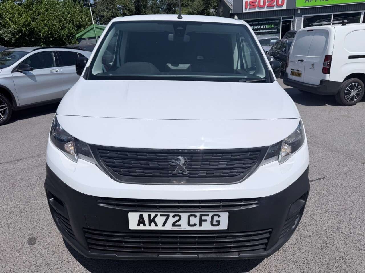 A 2022 PEUGEOT PARTNER White 1.5 BlueHDi Professional Premium van, 64,600 miles, Euro 6, 6-Speed m A 2022 PEUGEOT PARTNER White 1.5 BlueHDi Professional Premium van, 64,600 miles, Euro 6, 6-Speed m