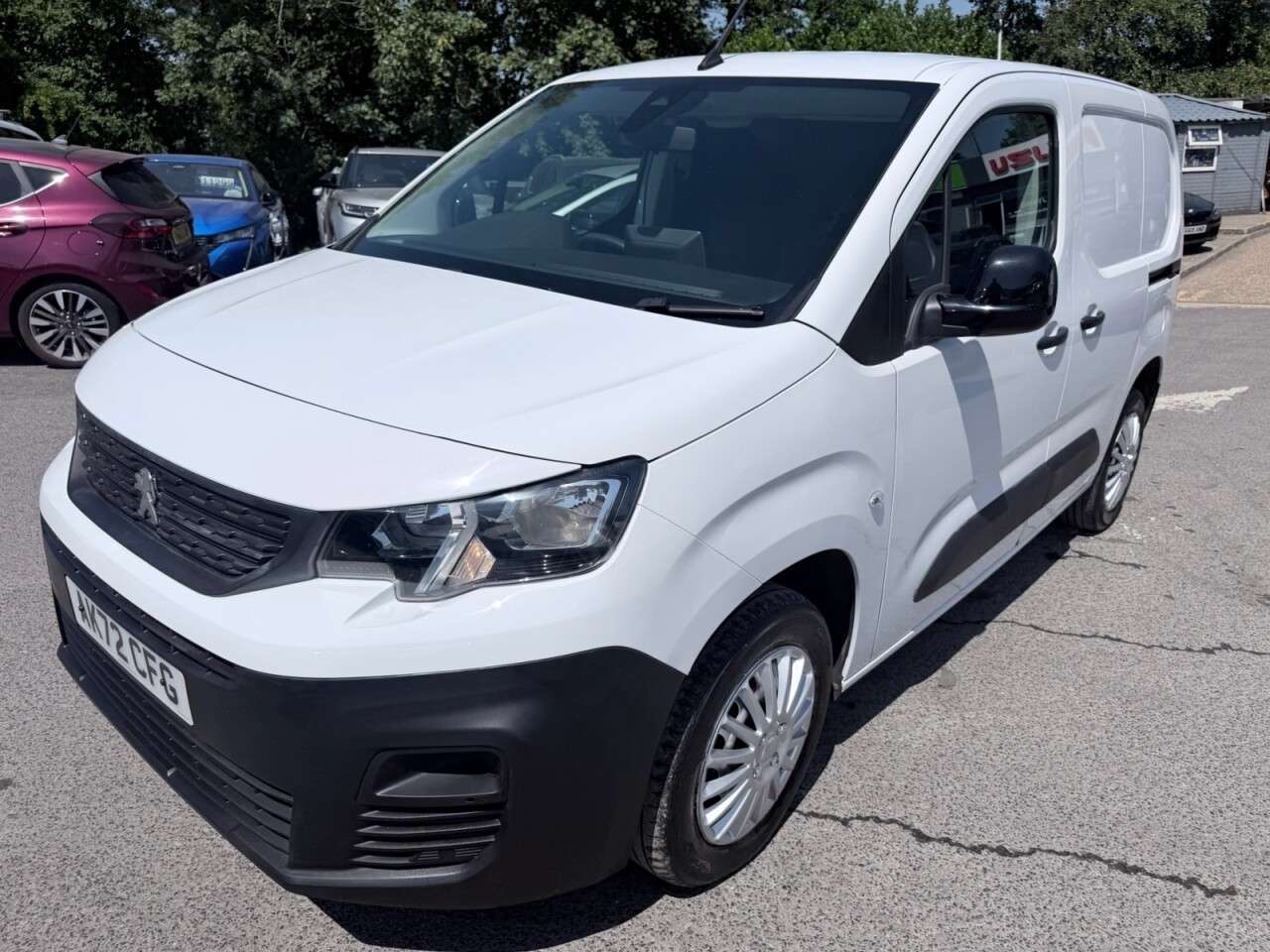 A 2022 PEUGEOT PARTNER White 1.5 BlueHDi Professional Premium van, 64,600 miles, Euro 6, 6-Speed m A 2022 PEUGEOT PARTNER White 1.5 BlueHDi Professional Premium van, 64,600 miles, Euro 6, 6-Speed m