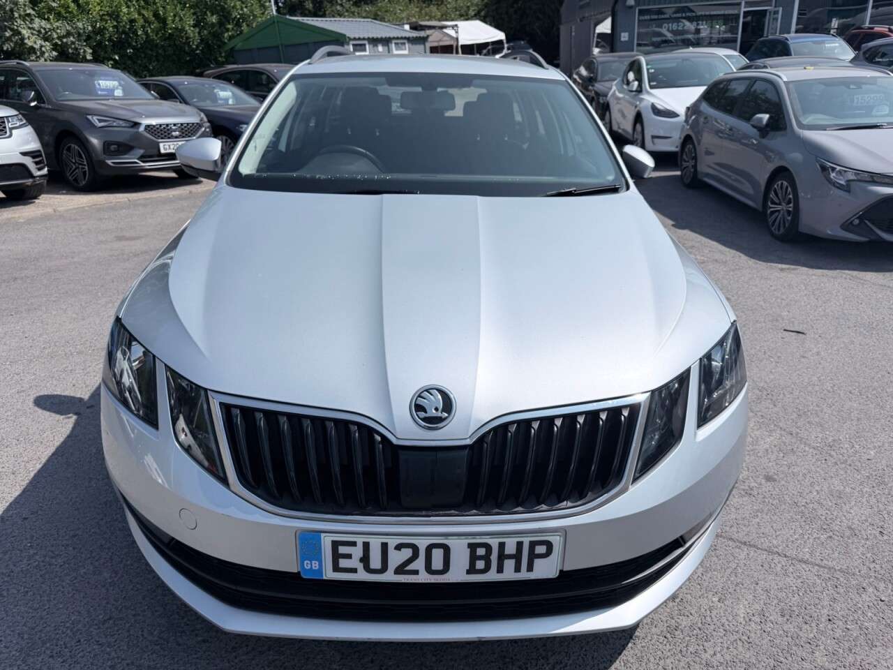 A 2020 SKODA OCTAVIA Silver 1.5 TSI ACT SE Drive estate, 25,300 miles, Euro 6, DSG Automatic, Ca A 2020 SKODA OCTAVIA Silver 1.5 TSI ACT SE Drive estate, 25,300 miles, Euro 6, DSG Automatic, Ca