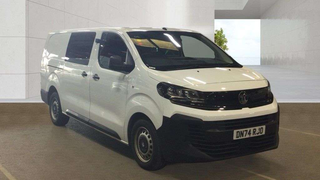A 2024 VAUXHALL VIVARO White 2.0 Turbo D Prime XL Crew Van, 27,100 miles, 6 seats, Euro 6, 6-speed A 2024 VAUXHALL VIVARO White 2.0 Turbo D Prime XL Crew Van, 27,100 miles, 6 seats, Euro 6, 6-speed