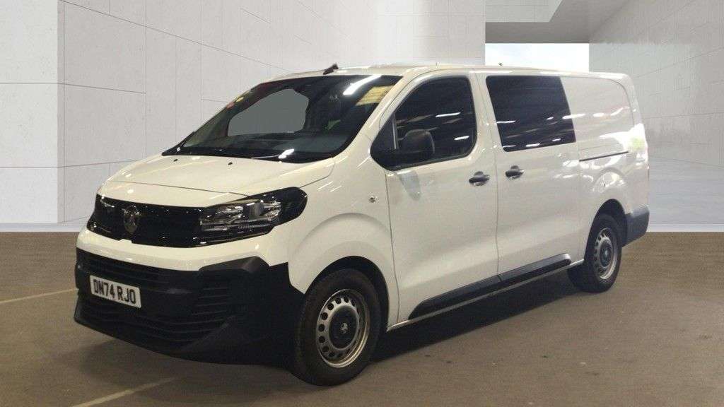 A 2024 VAUXHALL VIVARO White 2.0 Turbo D Prime XL Crew Van, 27,100 miles, 6 seats, Euro 6, 6-speed A 2024 VAUXHALL VIVARO White 2.0 Turbo D Prime XL Crew Van, 27,100 miles, 6 seats, Euro 6, 6-speed