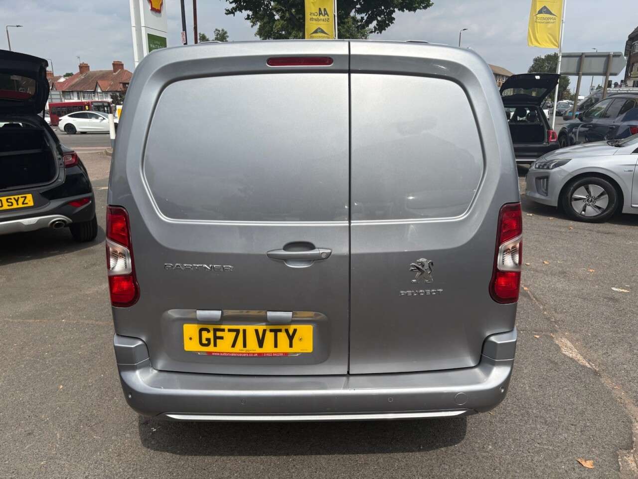 A 2021 PEUGEOT PARTNER Grey 1.5 BlueHDi 950 Professional Premium LWB van, 67,750 miles, Euro 6, 8i A 2021 PEUGEOT PARTNER Grey 1.5 BlueHDi 950 Professional Premium LWB van, 67,750 miles, Euro 6, 8i