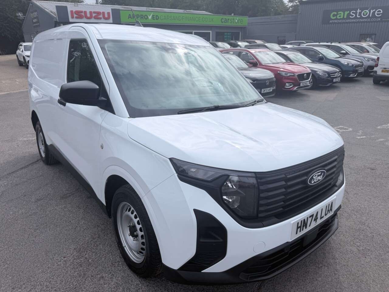 A 2024 FORD TRANSIT COURIER White 1.5 EcoBlue Leader van, 27,400 miles, Euro 6, 6-Speed manual, Air Con A 2024 FORD TRANSIT COURIER White 1.5 EcoBlue Leader van, 27,400 miles, Euro 6, 6-Speed manual, Air Con