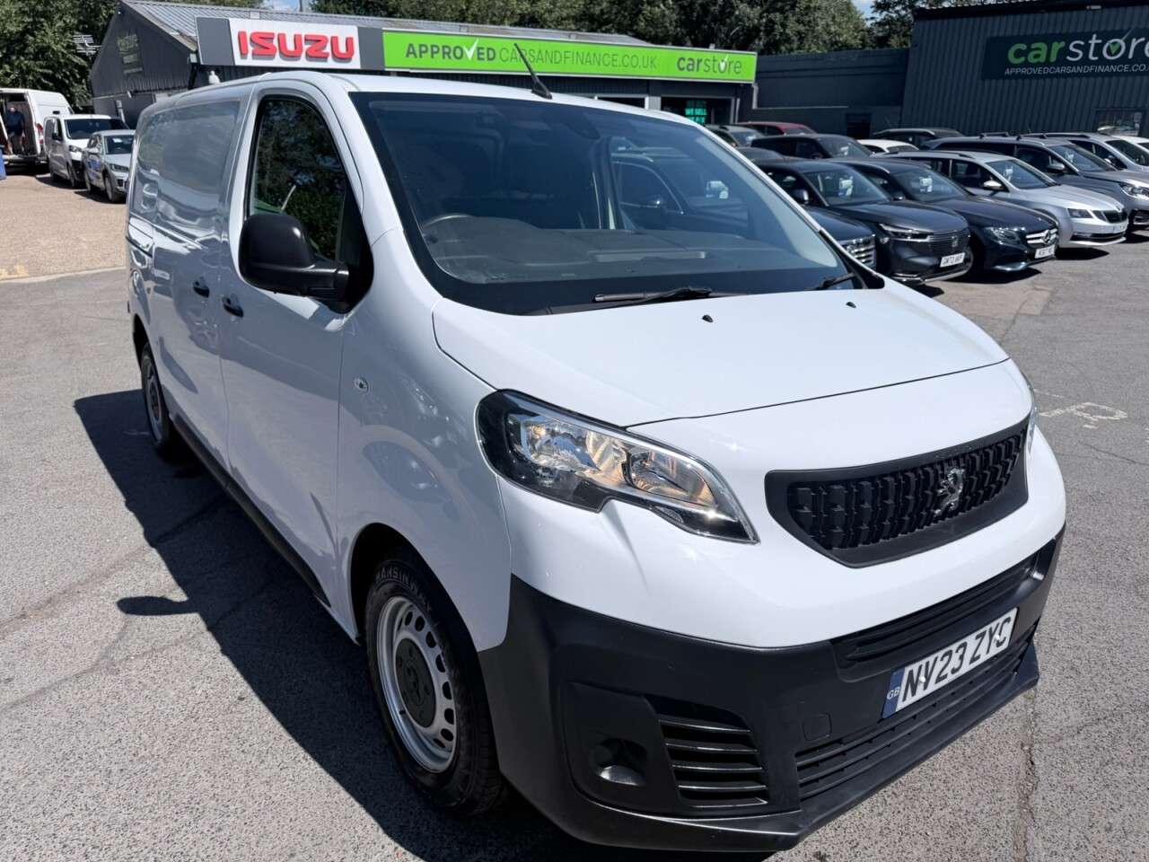 A 2023 PEUGEOT EXPERT White 1.5 BlueHDi Professional Premium+ MWB van, 21,000 miles, Euro 6, 6-Sp A 2023 PEUGEOT EXPERT White 1.5 BlueHDi Professional Premium+ MWB van, 21,000 miles, Euro 6, 6-Sp