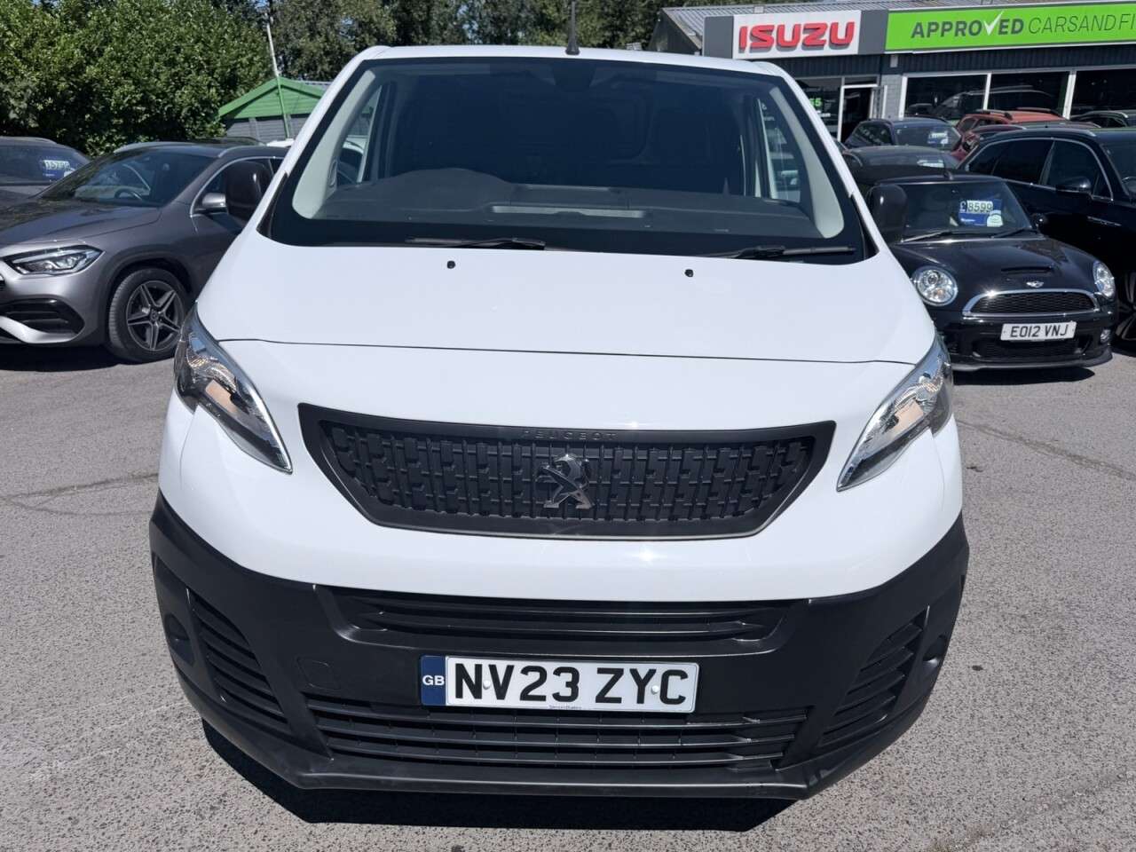 A 2023 PEUGEOT EXPERT White 1.5 BlueHDi Professional Premium+ MWB van, 21,000 miles, Euro 6, 6-Sp A 2023 PEUGEOT EXPERT White 1.5 BlueHDi Professional Premium+ MWB van, 21,000 miles, Euro 6, 6-Sp