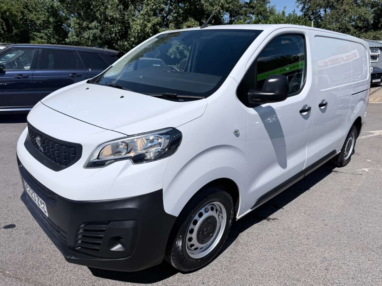 A 2023 PEUGEOT EXPERT White 1.5 BlueHDi Professional Premium+ MWB van, 21,000 miles, Euro 6, 6-Sp A 2023 PEUGEOT EXPERT White 1.5 BlueHDi Professional Premium+ MWB van, 21,000 miles, Euro 6, 6-Sp