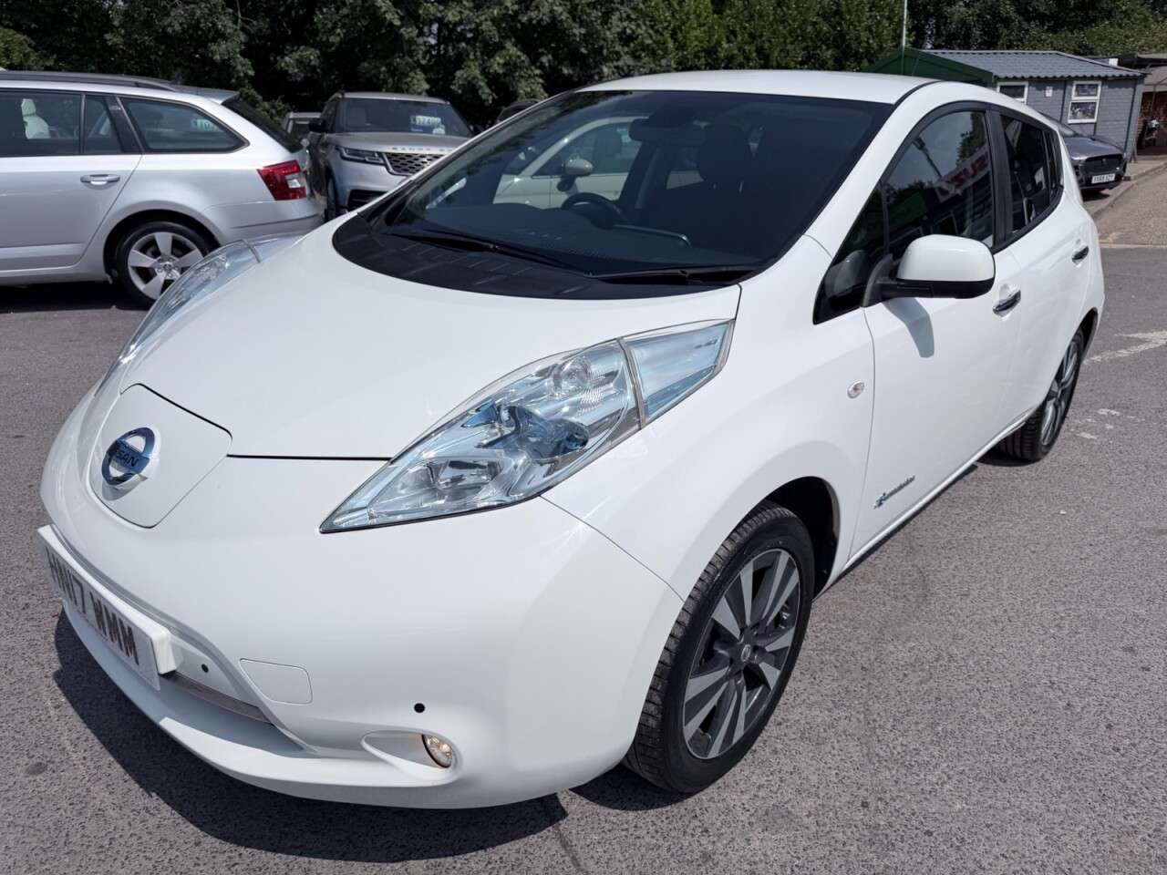 A 2017 NISSAN LEAF White 30kWh Tekna EV, 60,837 miles, Automic, Bose Audio, Heated seats, Crui A 2017 NISSAN LEAF White 30kWh Tekna EV, 60,837 miles, Automic, Bose Audio, Heated seats, Crui