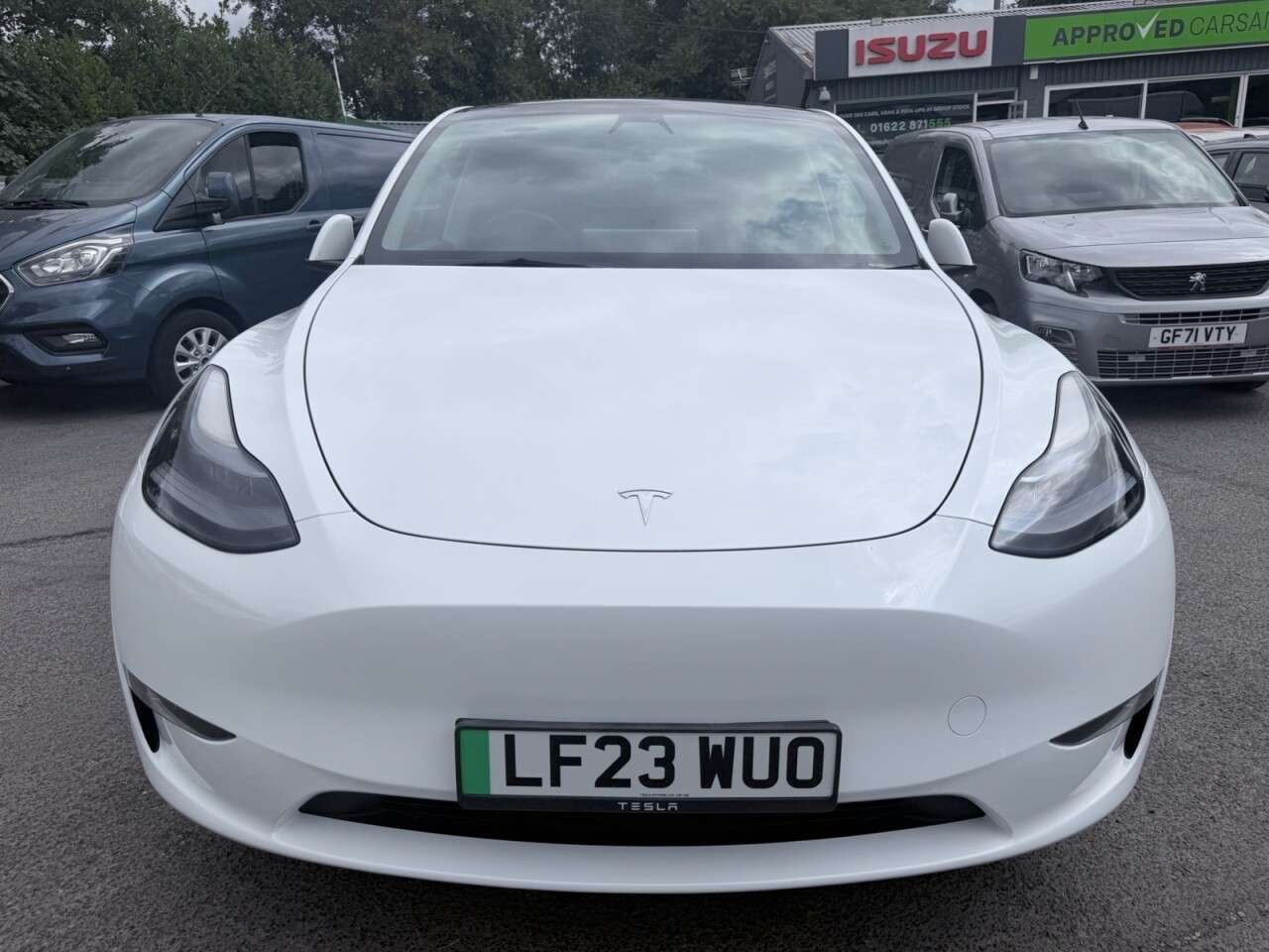 A 2023 TESLA MODEL Y White Dual Motor Long Range SUV, 66,808 miles, Electric 4WD, Leather, Heate A 2023 TESLA MODEL Y White Dual Motor Long Range SUV, 66,808 miles, Electric 4WD, Leather, Heate