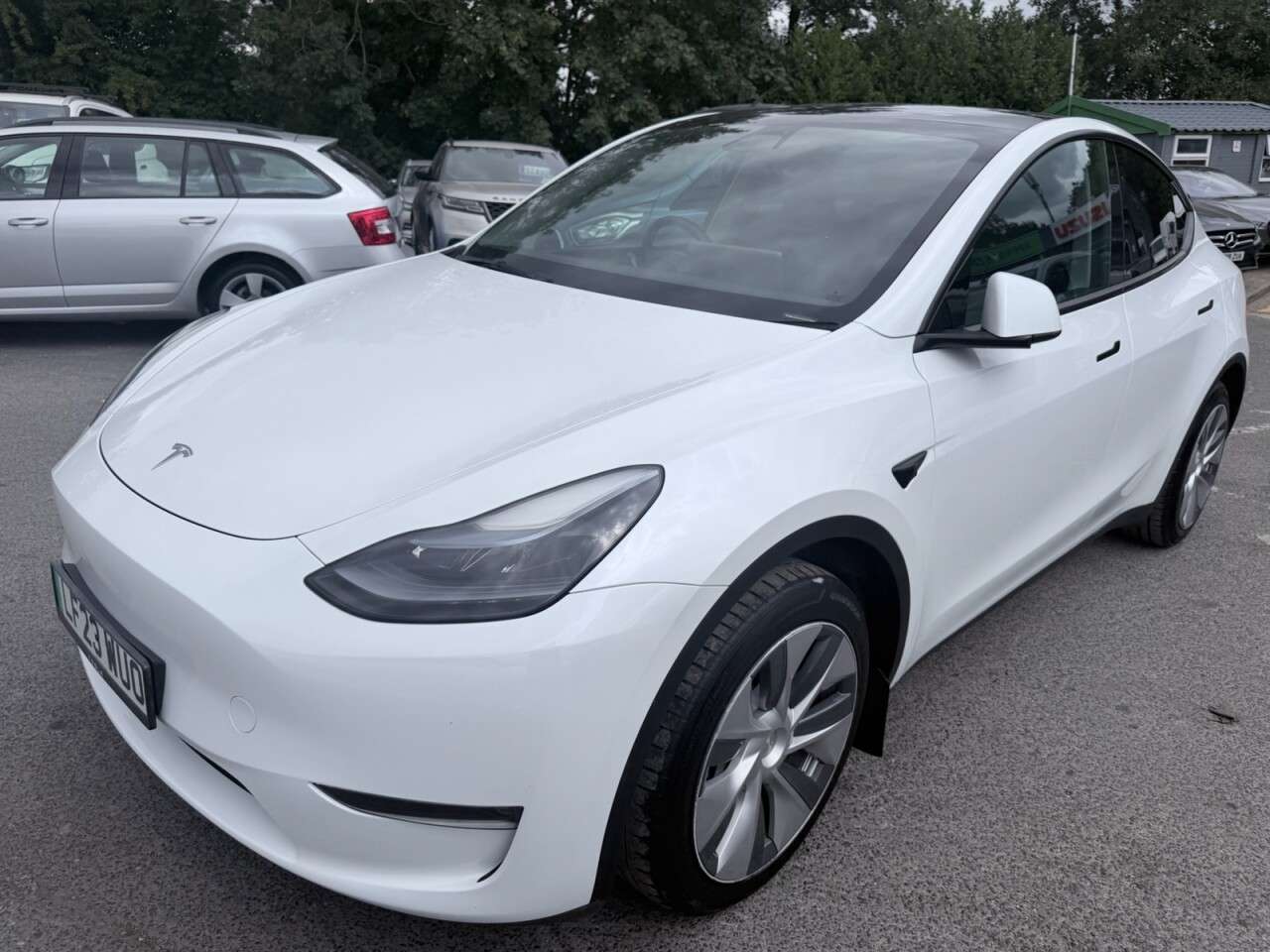 A 2023 TESLA MODEL Y White Dual Motor Long Range SUV, 66,808 miles, Electric 4WD, Leather, Heate A 2023 TESLA MODEL Y White Dual Motor Long Range SUV, 66,808 miles, Electric 4WD, Leather, Heate