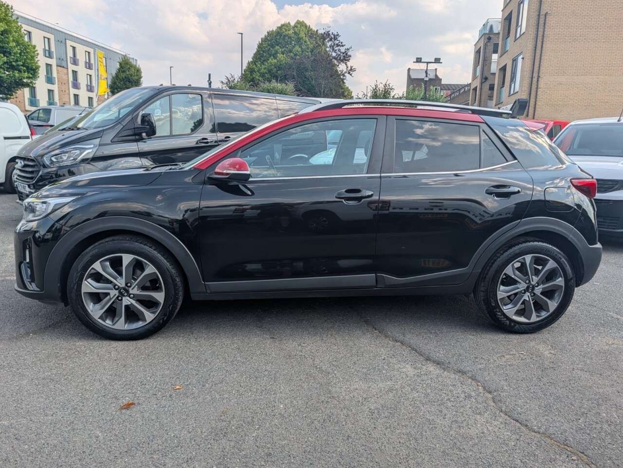 A 2020 KIA STONIC Black 1.0 T-GDi 4 SUV, 40,200 miles, Euro 6, 6-Speed manual, Sat nav, 7in T A 2020 KIA STONIC Black 1.0 T-GDi 4 SUV, 40,200 miles, Euro 6, 6-Speed manual, Sat nav, 7in T
