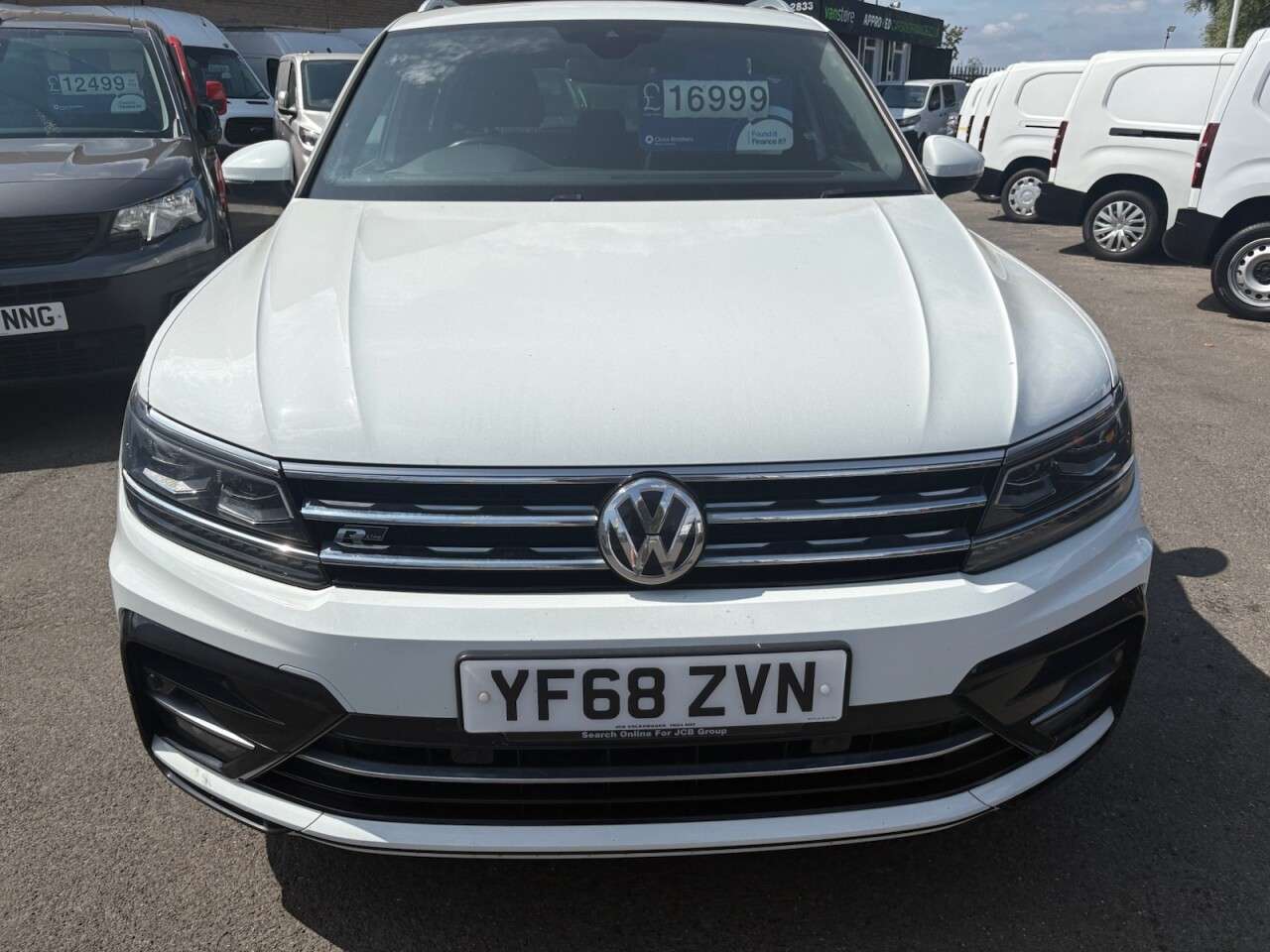 A 2018 VOLKSWAGEN TIGUAN White 2.0 TDI R-Line SUV, 74,500 miles, Euro 6, DSG 4Motion, Panoramic roof A 2018 VOLKSWAGEN TIGUAN White 2.0 TDI R-Line SUV, 74,500 miles, Euro 6, DSG 4Motion, Panoramic roof