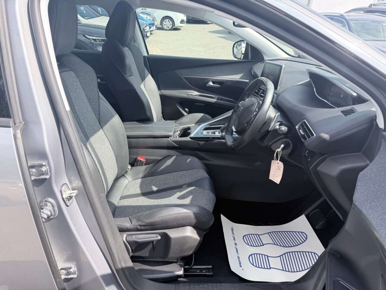 2020 PEUGEOT 5008 2020 PEUGEOT 5008