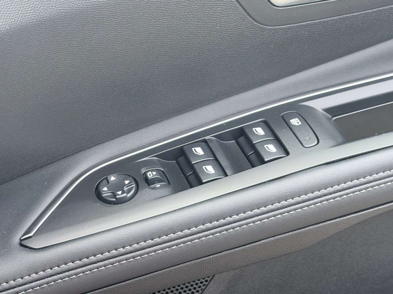 2020 PEUGEOT 5008 2020 PEUGEOT 5008