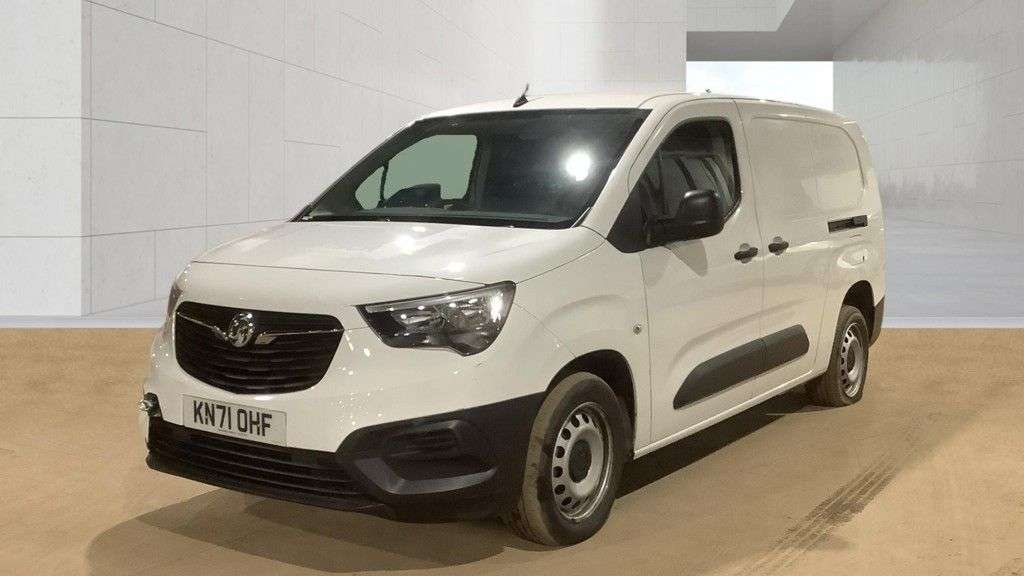 A 2022 VAUXHALL COMBO White 1.5 Turbo D 2300 Dynamic L2 van, 68,400 miles, Euro 6, 6-Speed manual A 2022 VAUXHALL COMBO White 1.5 Turbo D 2300 Dynamic L2 van, 68,400 miles, Euro 6, 6-Speed manual