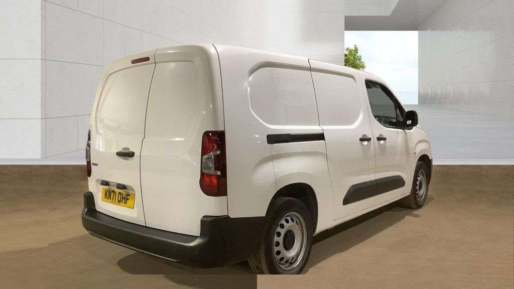 A 2022 VAUXHALL COMBO White 1.5 Turbo D 2300 Dynamic L2 van, 68,400 miles, Euro 6, 6-Speed manual A 2022 VAUXHALL COMBO White 1.5 Turbo D 2300 Dynamic L2 van, 68,400 miles, Euro 6, 6-Speed manual